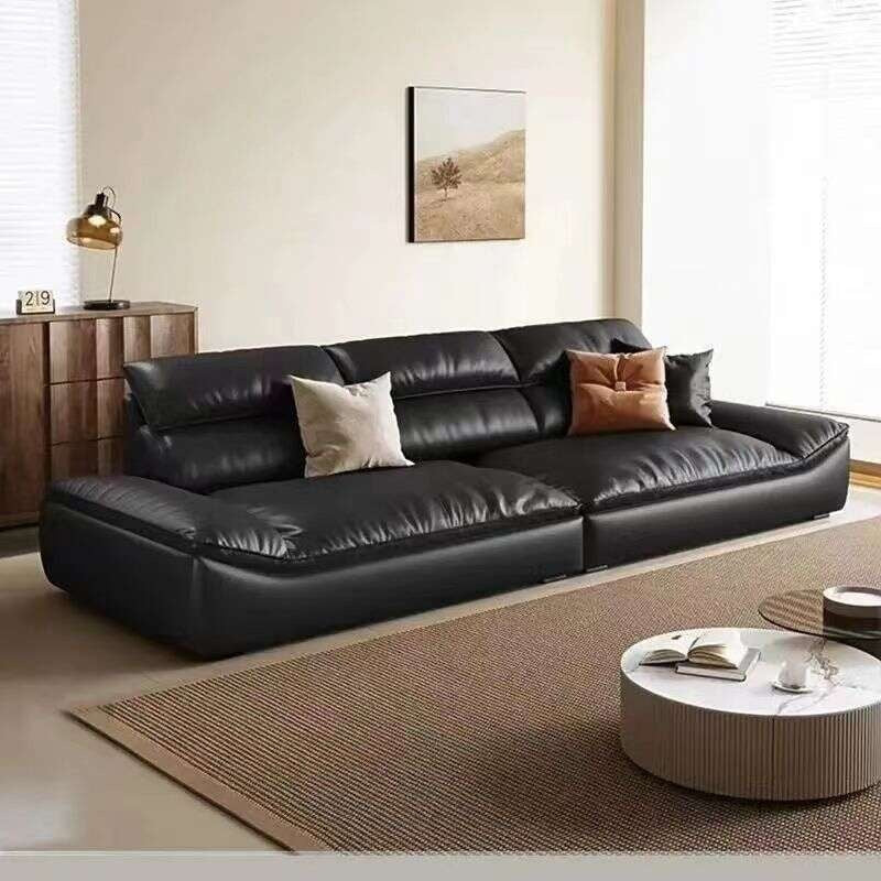Ruang tamu belayar tinggi, sofa kulit mewah Itali, cahaya