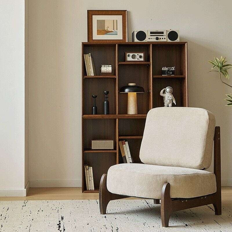 Rumah kecil, balkoni, ruang tamu, kemewahan ringan, sofa bujang kecil untuk bersantai.