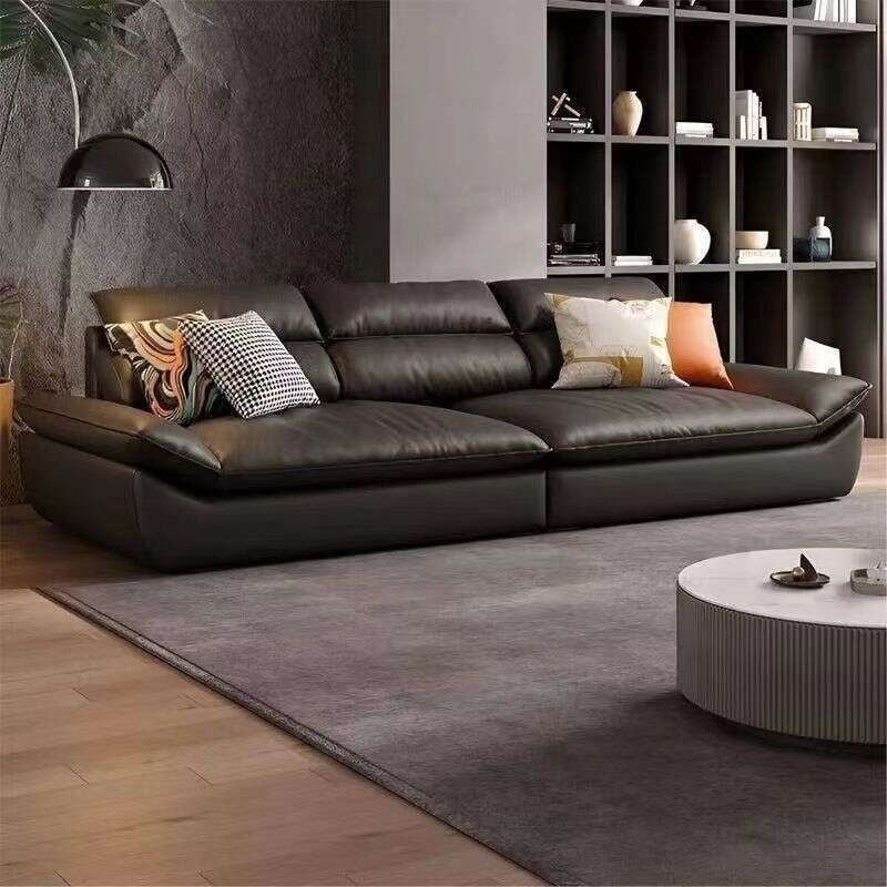 Ruang tamu belayar tinggi, sofa kulit mewah Itali, cahaya
