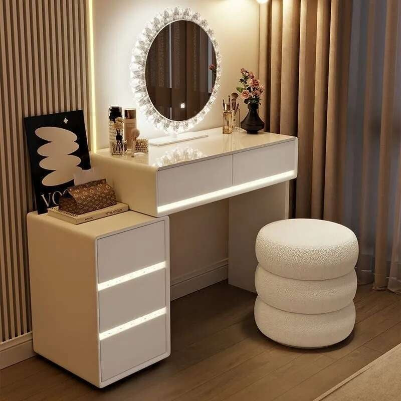 Meja Solek Kayu Asli Bilik Tidur Gaya minimalis moden, warna krim, digunakan di bilik utama. Dengan kabinet laci