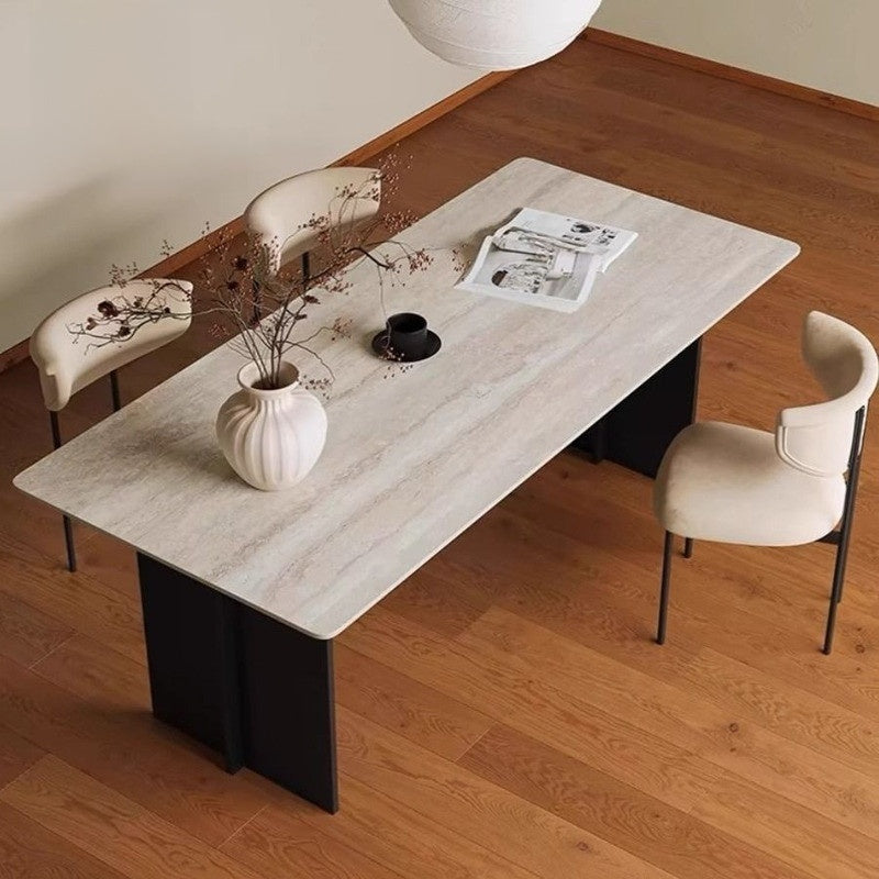 Ruang makan mewah ala Itali dengan reka bentuk kaki unik bahagian atas meja aluminium – elegan dan moden.