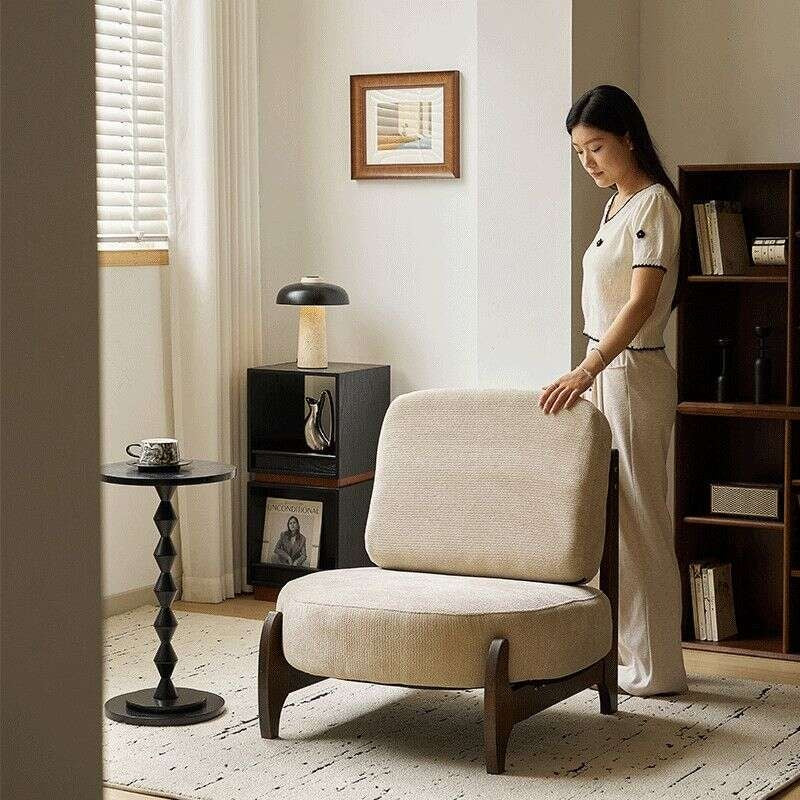Rumah kecil, balkoni, ruang tamu, kemewahan ringan, sofa bujang kecil untuk bersantai.