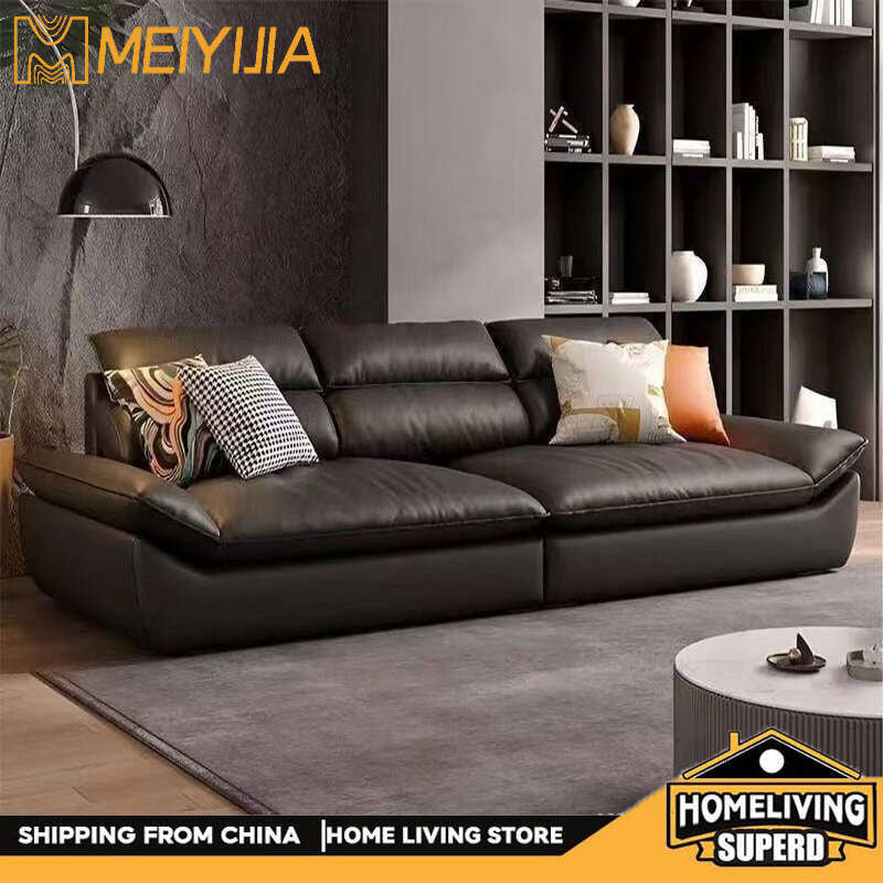 Ruang tamu belayar tinggi, sofa kulit mewah Itali, cahaya