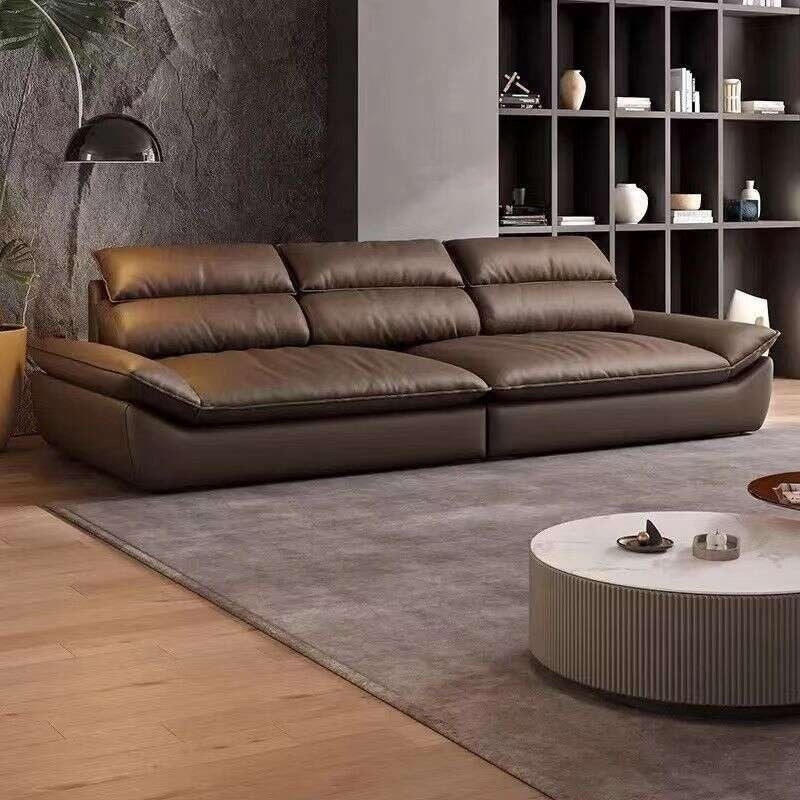 Ruang tamu belayar tinggi, sofa kulit mewah Itali, cahaya